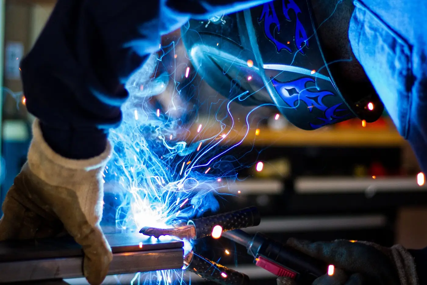 Can Expert Manufacturing Innovate and Create Value?